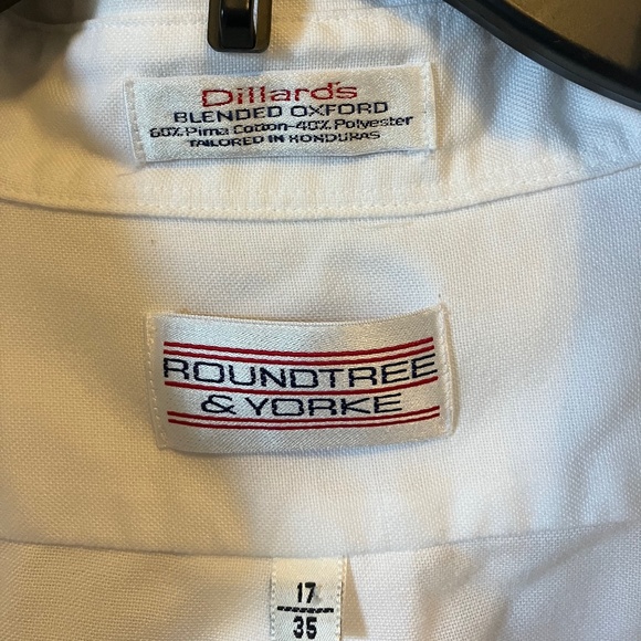 Men’s Roundtree and Yorke White Oxford cloth button down - Picture 3 of 3